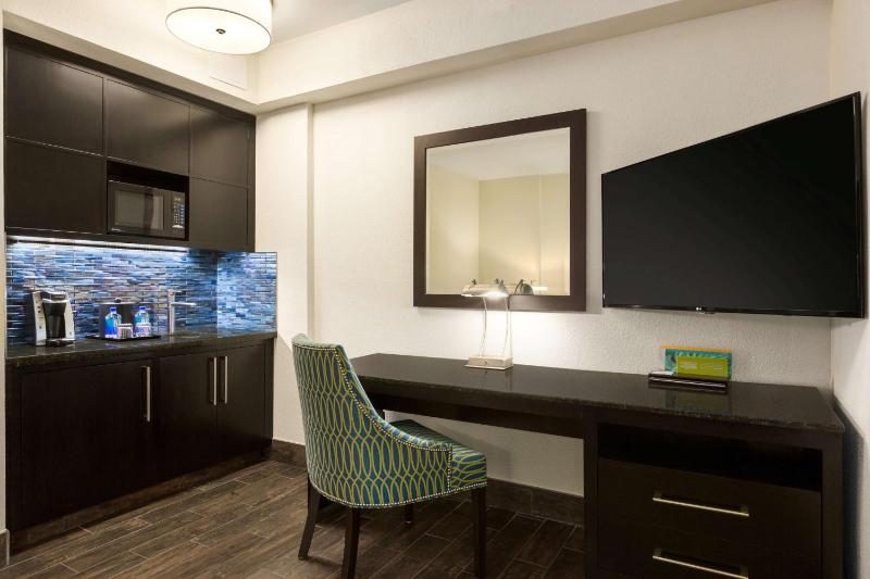 Junior Queen Suite with Sofa Bed image 3