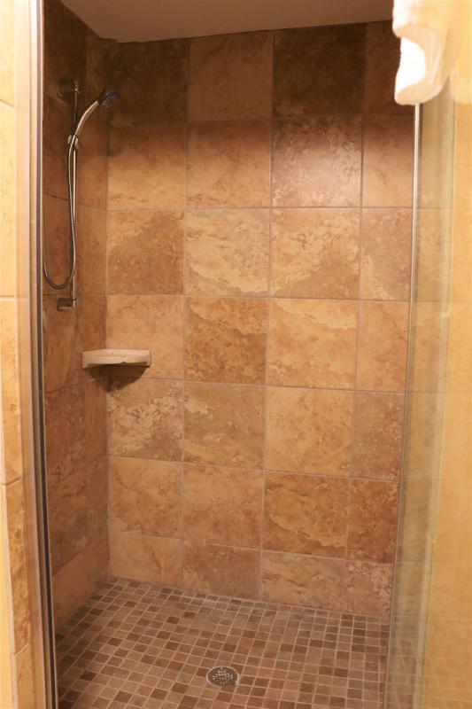 One-Bedroom King Suite with Whirlpool - Non-Smoking  image 3