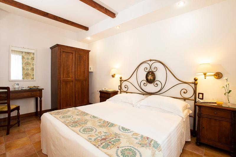 Economy Double Room image 1