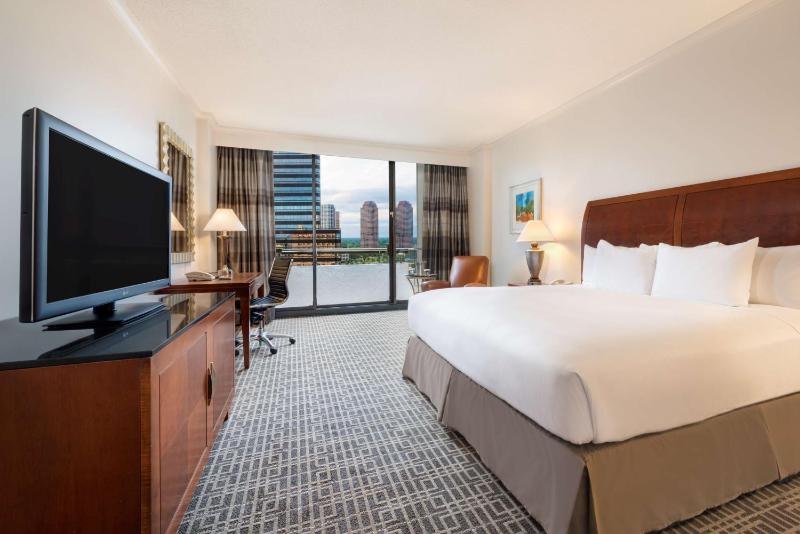 Hilton Houston Post Oak by the Galleria - image 15