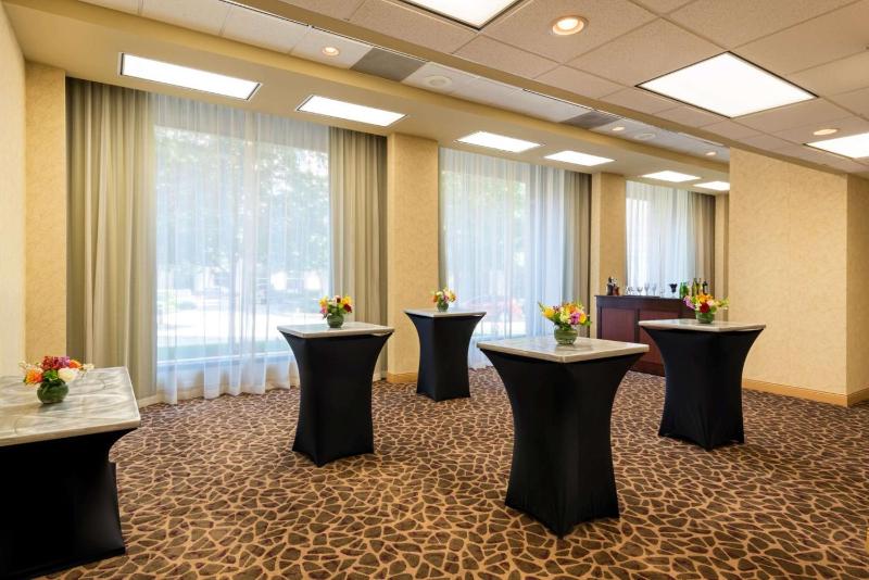 Hilton Houston Post Oak by the Galleria - image 14