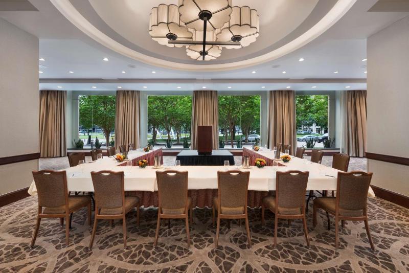 Hilton Houston Post Oak by the Galleria - image 17