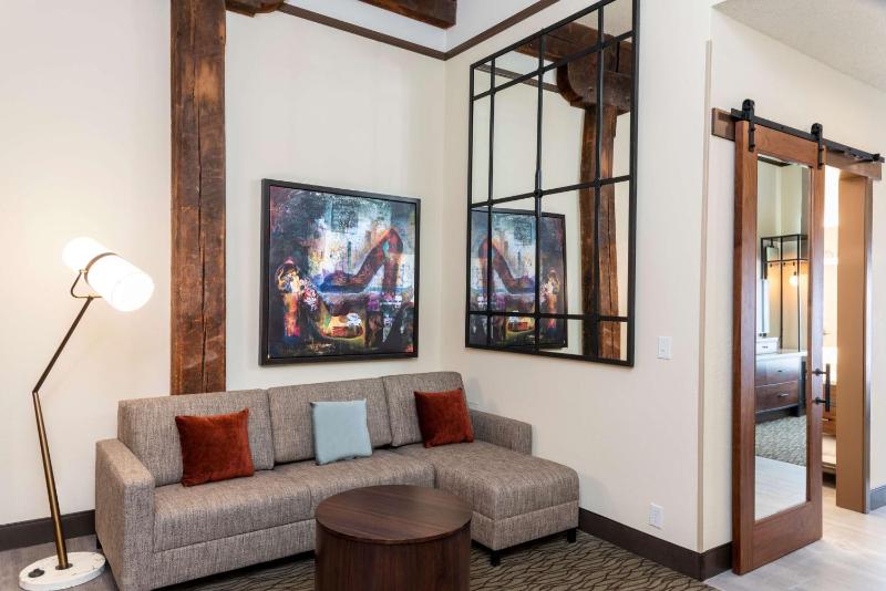 One-Bedroom King Suite - Non-Smoking image 3