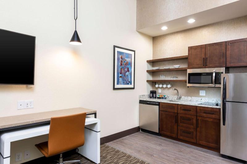 One-Bedroom Queen Suite with Two Queen Beds - Non-Smoking image 2
