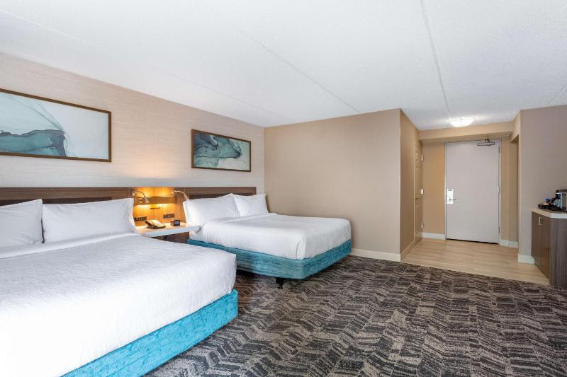 Queen Room with Two Queen Beds - Mobility Access image 1