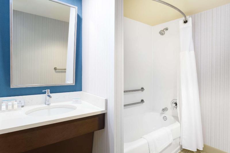 King Room with Accessible Tub - Mobility Access image 2