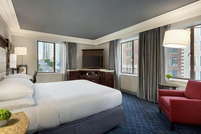 Hilton Checkers Los Angeles - image 5