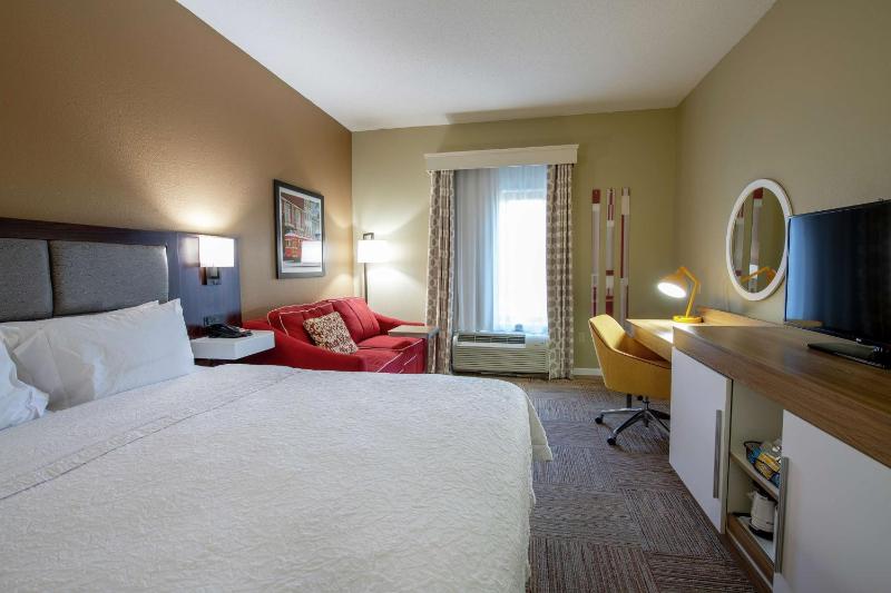 Deluxe King Room - Non-Smoking image 3