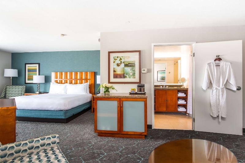 King Junior Suite - Non-Smoking image 3