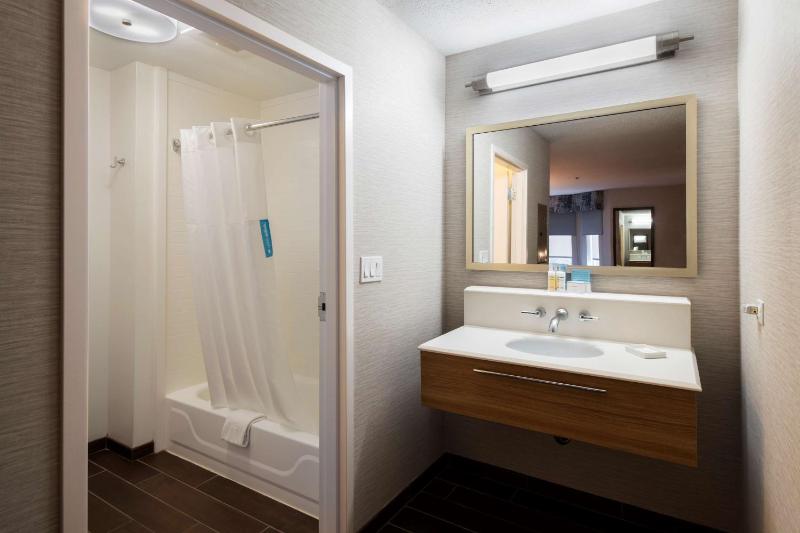 One-Bedroom Suite with Two Queen Beds - Non-Smoking image 2