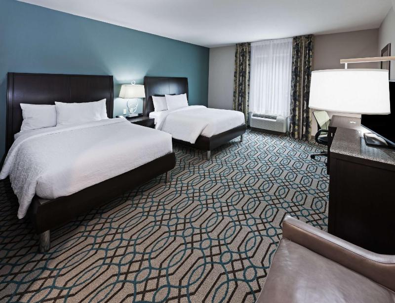 Queen Room with Two Queen Beds image 2