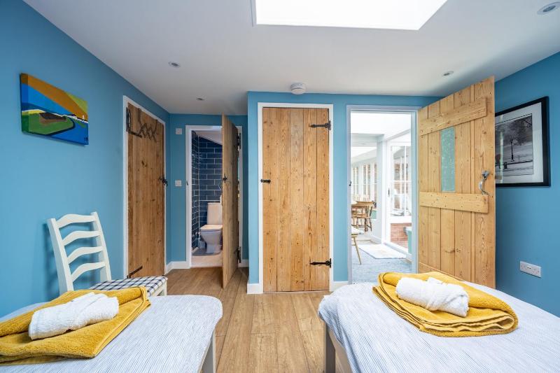 Myrtle Cottage - image 21