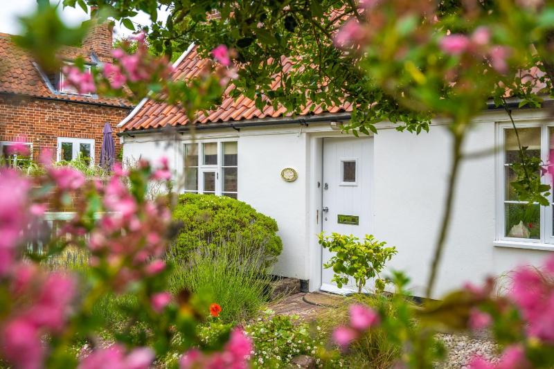 Myrtle Cottage - image 33