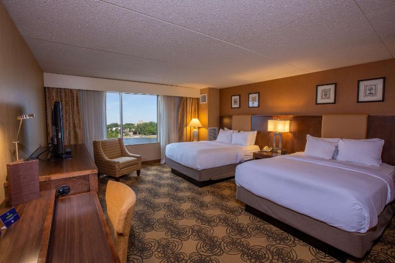 Queen Room with Two Queen Beds and Bath Tub - Mobility Accessible/Non-Smoking image 1