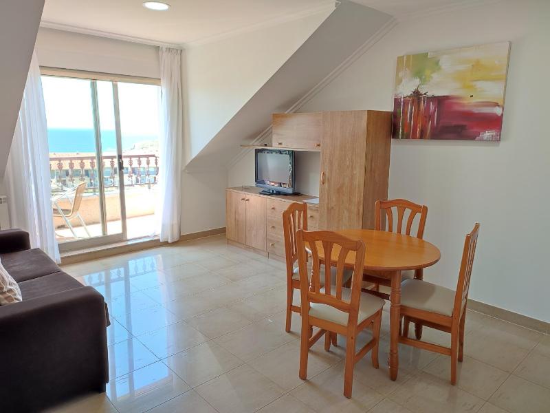 One-Bedroom Apartment (4 Adults) with Terrace image 3