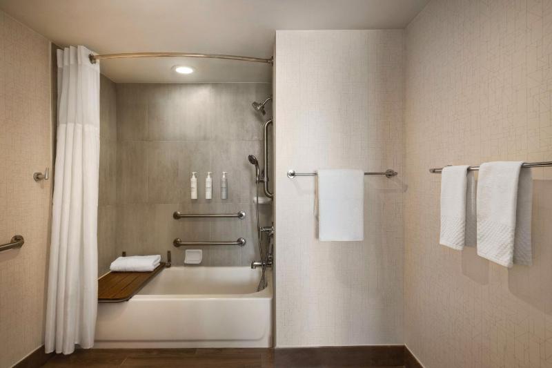 Suite, 1 King Bed, Accessible Bathtub image 3