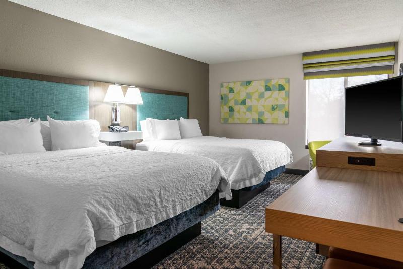 Room with Two Queen Beds - Non-Smoking image 3