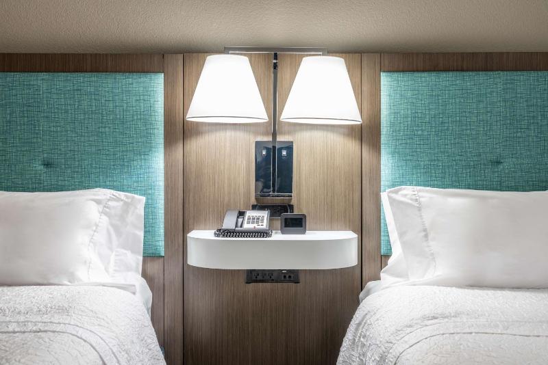 Queen Room with Two Queen Beds - Mobility Access/Non-Smoking image 3