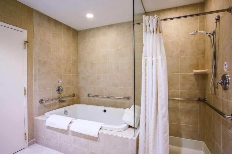King Suite with Spa Bath - Non-Smoking image 2