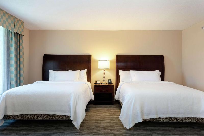 Queen Room with Two Queen Beds image 4