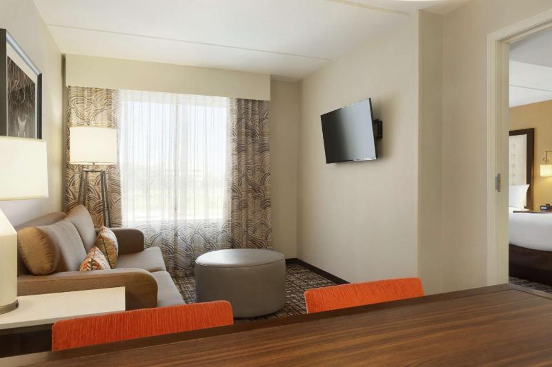 Queen Suite with Two Queen Beds image 2