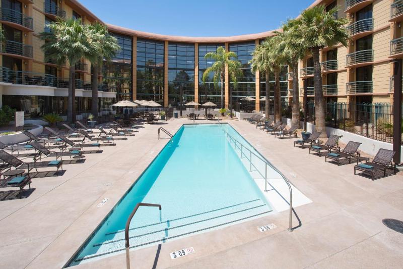 Embassy Suites By Hilton Hotel Phoenix-Biltmore - image 11