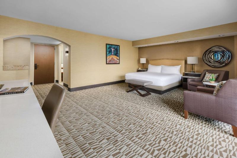 Junior King Suite image 4