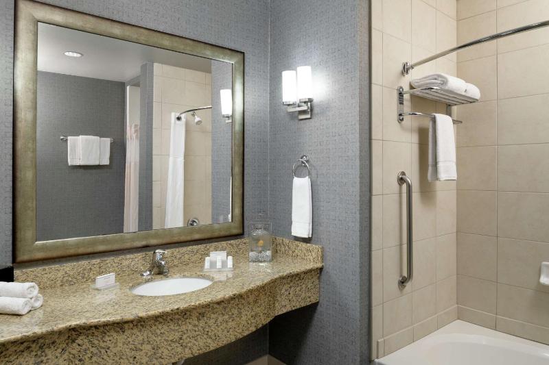 King Room with Accessible Tub - Mobility Access image 2