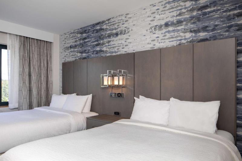 Premium Queen Suite with Two Queen Beds - Non-Smoking image 3