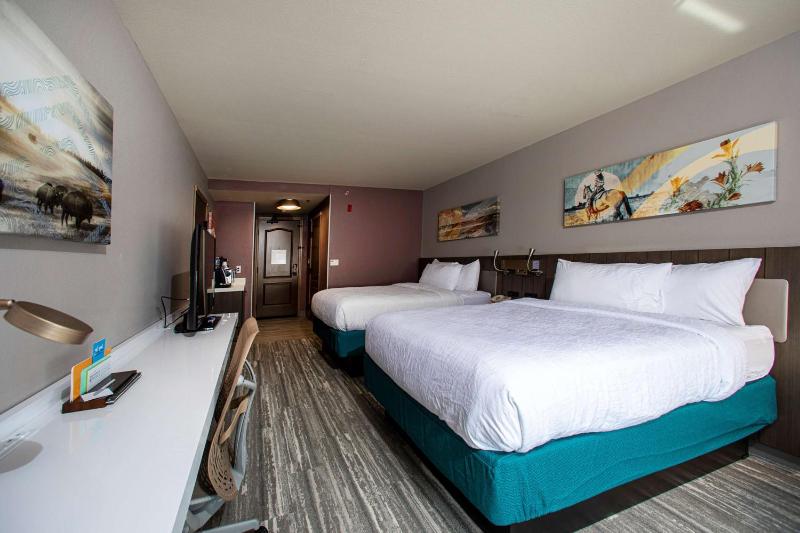 Queen Room with Two Queen Beds image 4