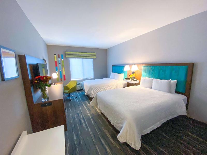 Queen Room with Two Queen Beds image 3