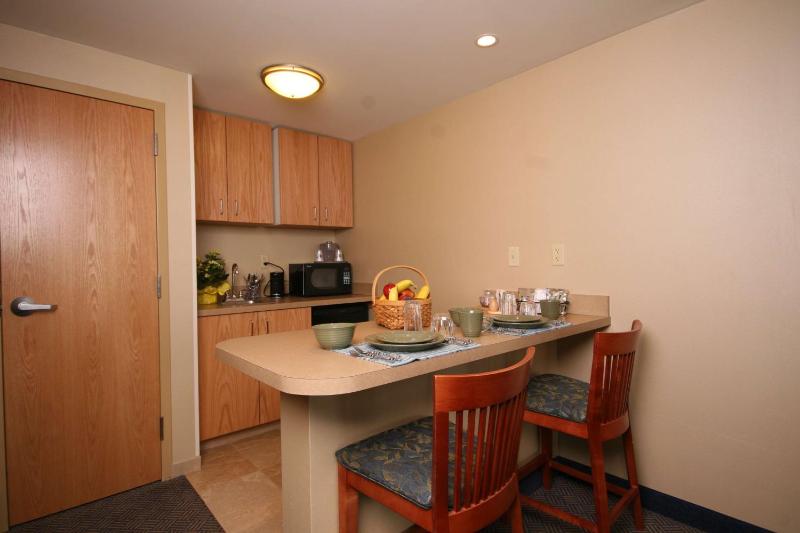 One-Bedroom King Suite with Whirlpool - Non-Smoking  image 4