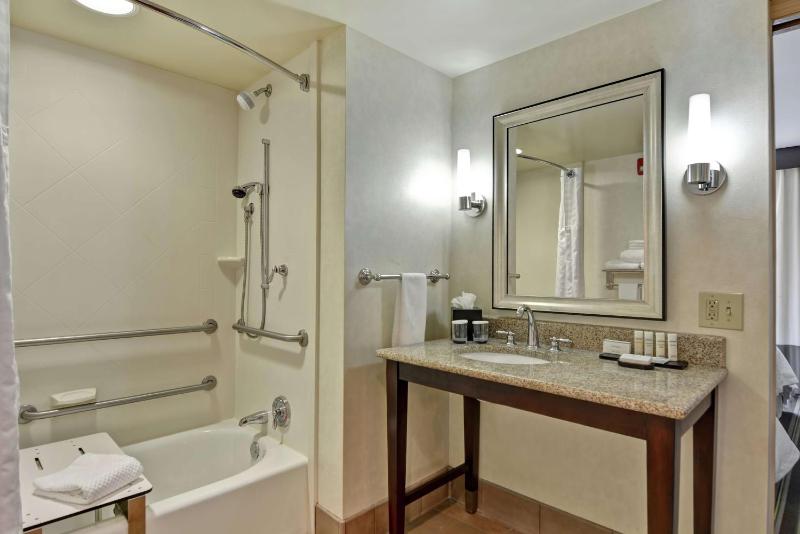 King Room - Mobility Access/Non-Smoking image 2