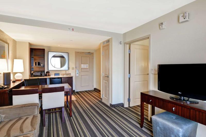 Embassy Suites By Hilton Savannah Airport - image 2