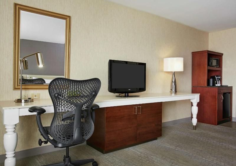 Queen Room with Two Queen Beds image 3