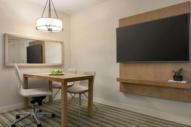 Double Suite with Two Double Beds - High Floor image 4