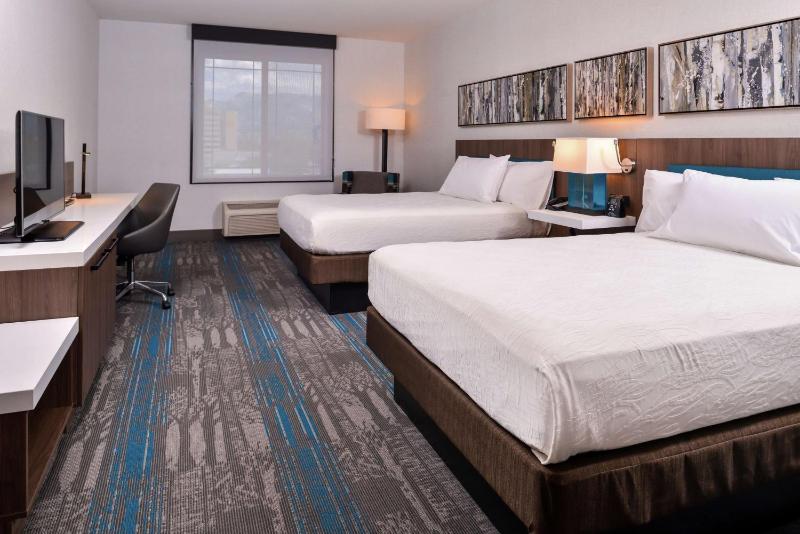 Queen Room with Two Queen Beds image 3