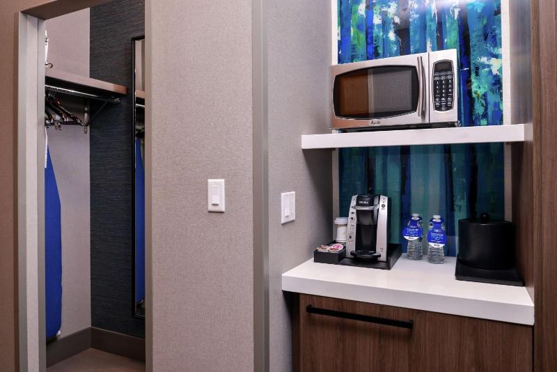 Junior King Suite with Seating Area image 3