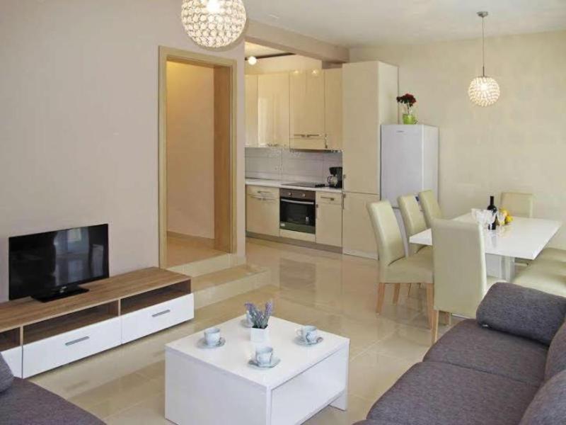 4 bedroom apartment with 3 bathrooms and private parking - Apartments Orange - image 13