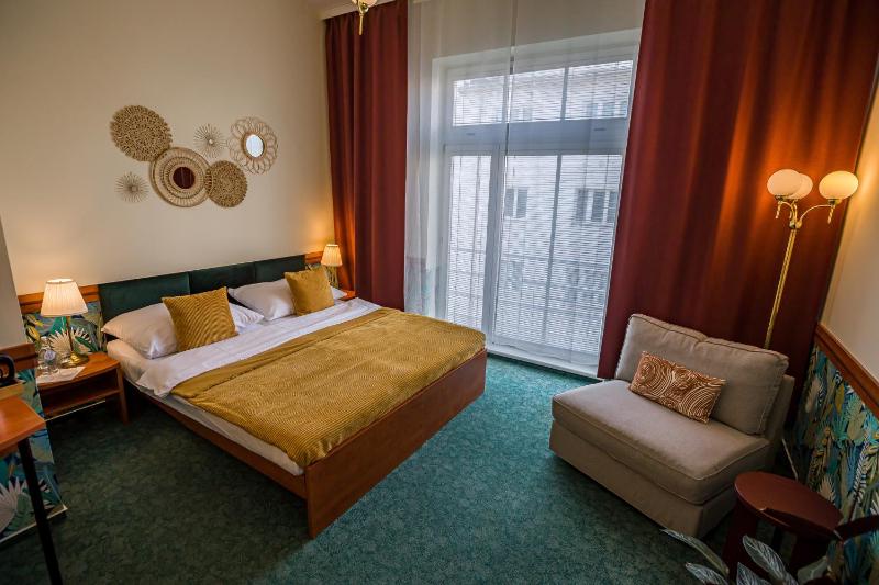 Double or Twin Room with Extra Bed image 1