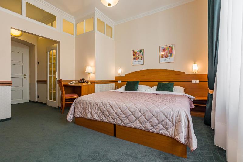 Double or Twin Room with Extra Bed image 2