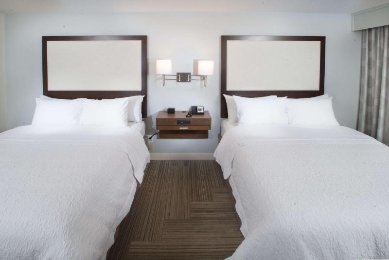 Room with Two Queen Beds - Non-Smoking image 2