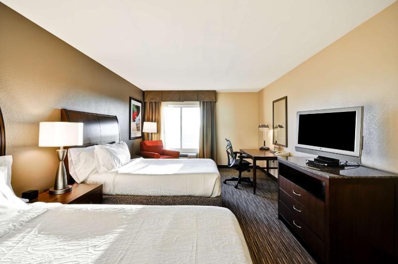 Queen Room with Two Queen Beds image 1