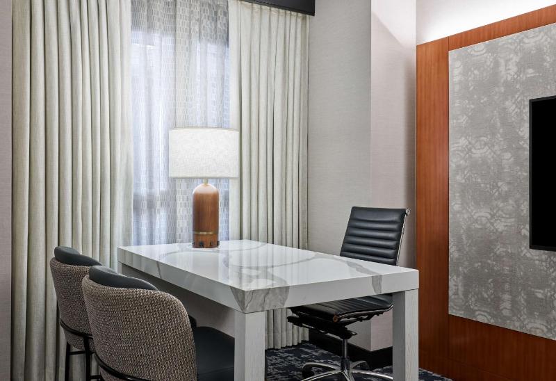 Embassy Suites by Hilton Washington DC Convention Center - image 7