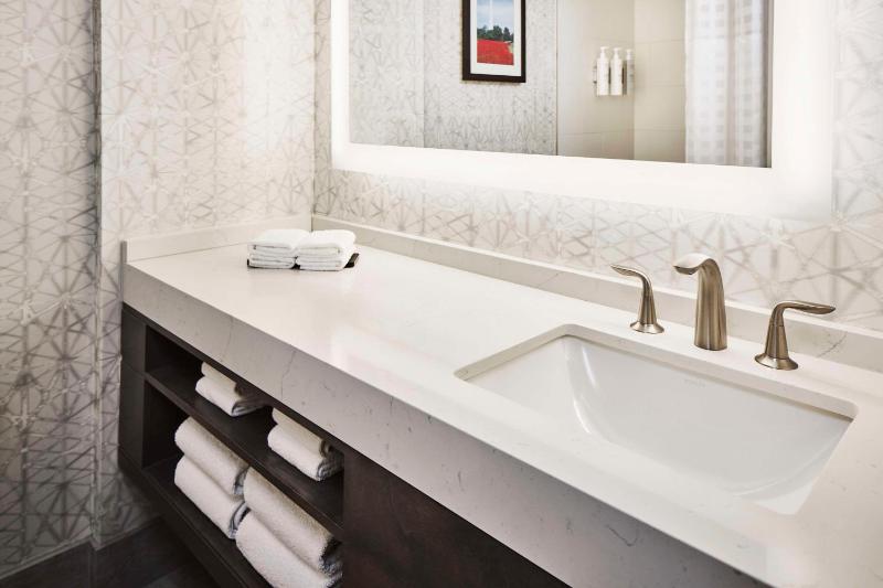 Executive King Suite image 3