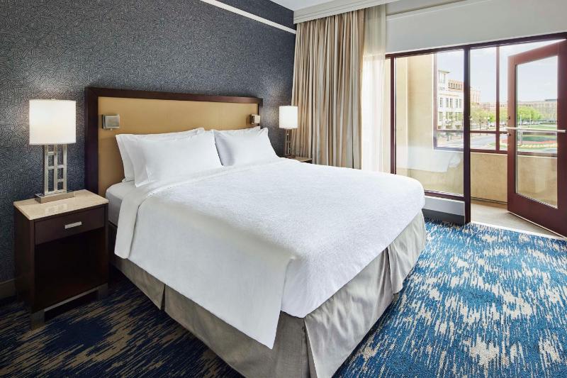 King Suite with Balcony image 1