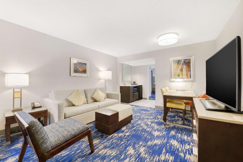Standard Double Suite image 3