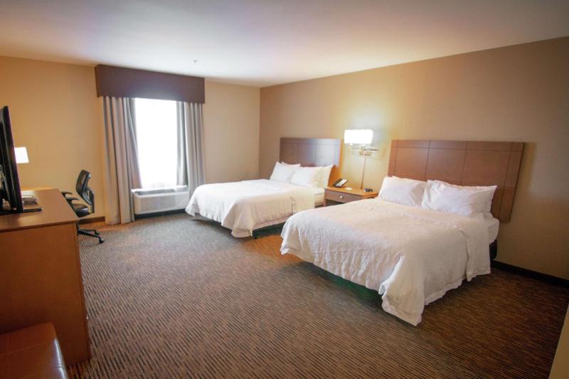 Queen Room with Two Queen Beds - Non-Smoking image 1