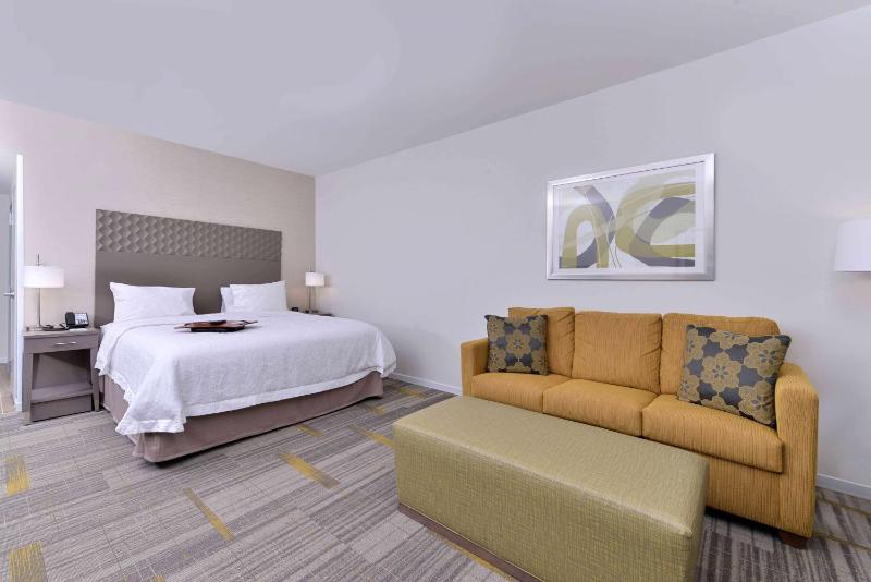 King Room with Sofa Bed - Non-Smoking image 4