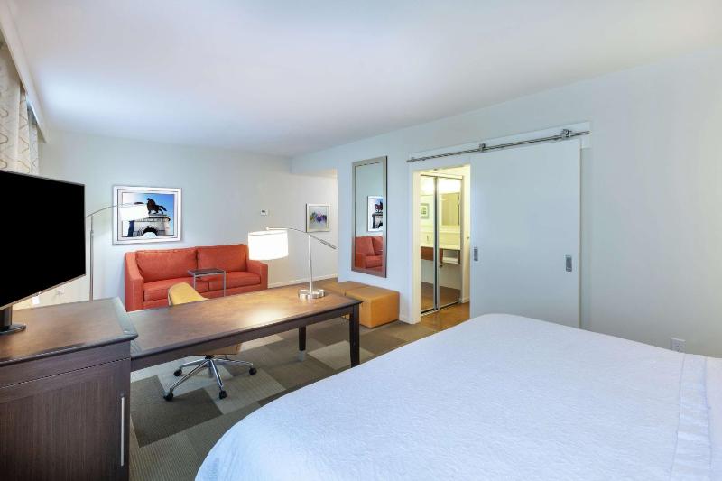 Hampton Inn & Suites Houston North IAH - image 15